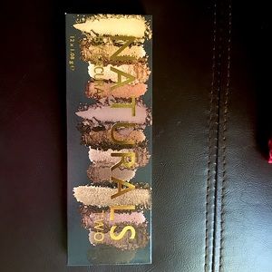 3 Naturals eyeshadows by Lacura